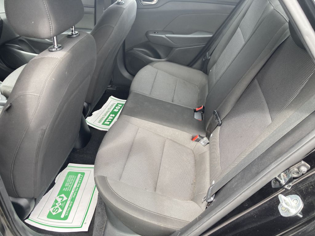 Photo 13 of this HYUNDAI ACCENT