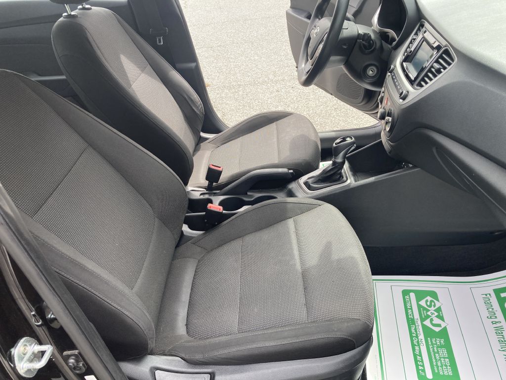 Photo 16 of this HYUNDAI ACCENT