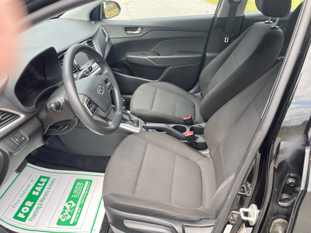 Photo 15 of this HYUNDAI ACCENT