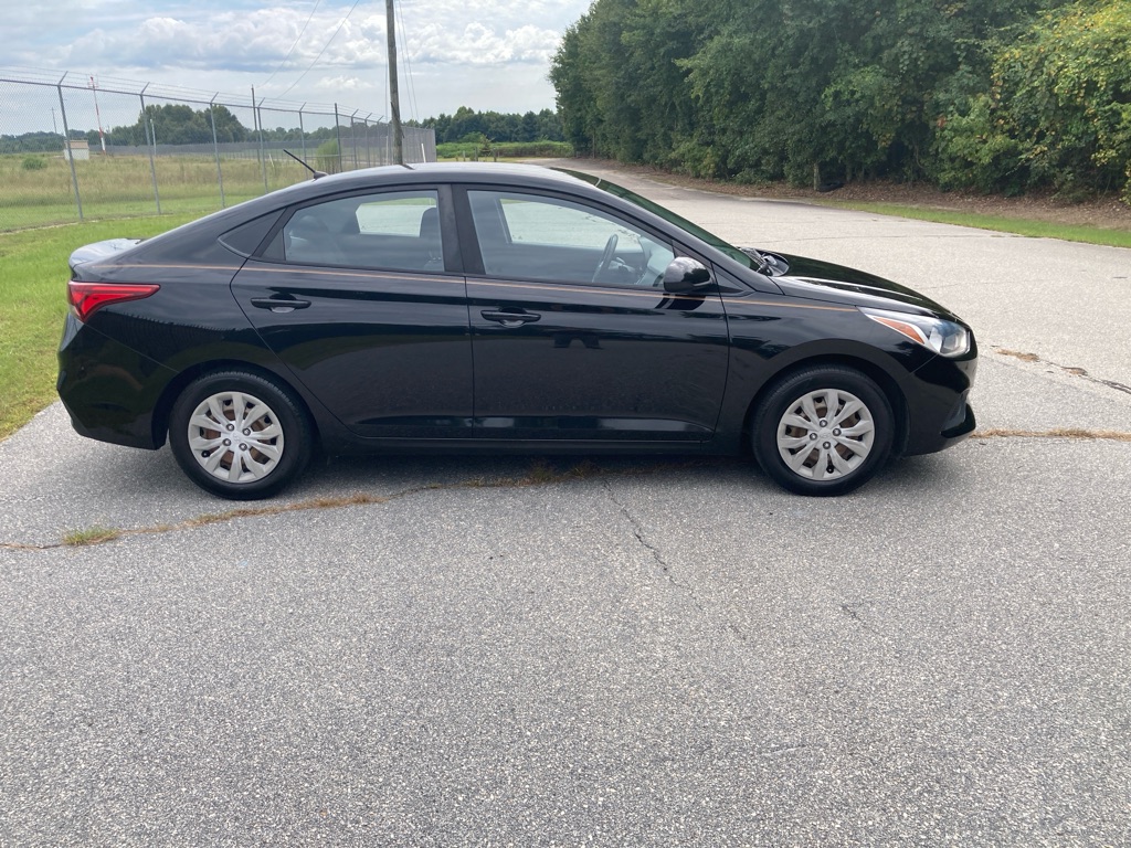 Photo 9 of this HYUNDAI ACCENT