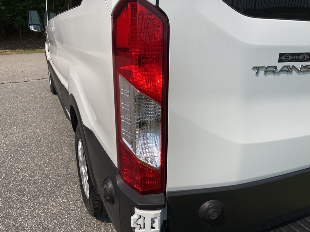 Photo 11 of this FORD TRANSIT