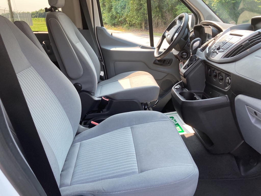 Photo 21 of this FORD TRANSIT