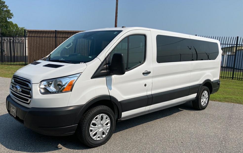 Photo 2 of this FORD TRANSIT