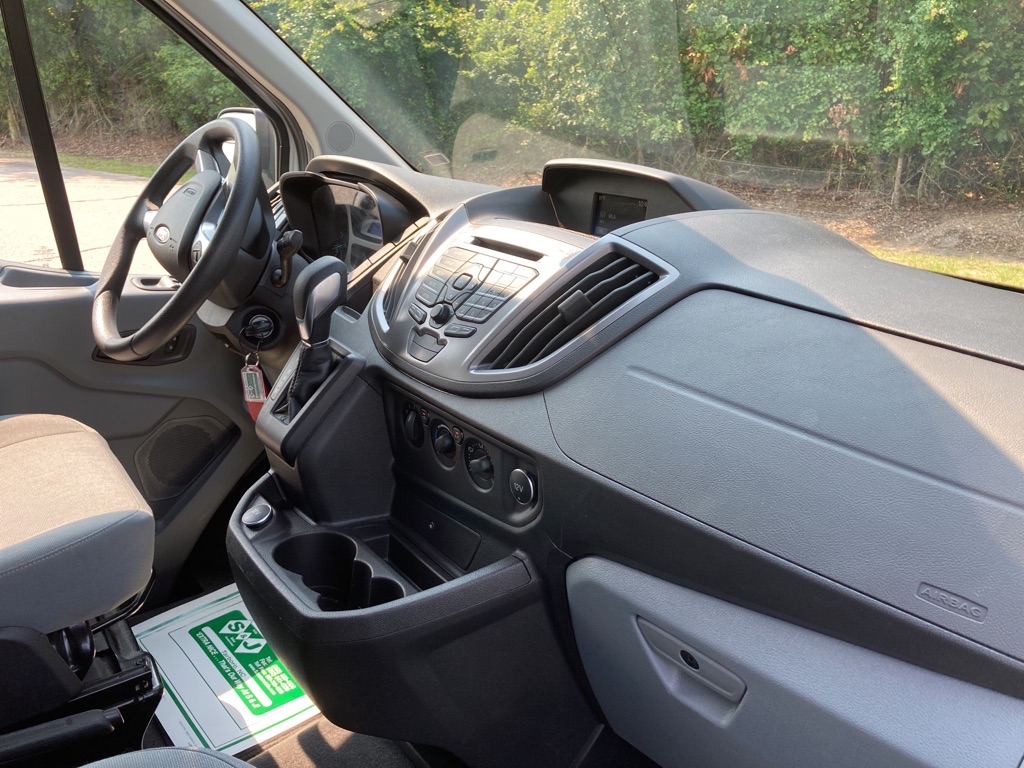 Photo 19 of this FORD TRANSIT