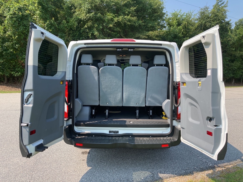Photo 7 of this FORD TRANSIT