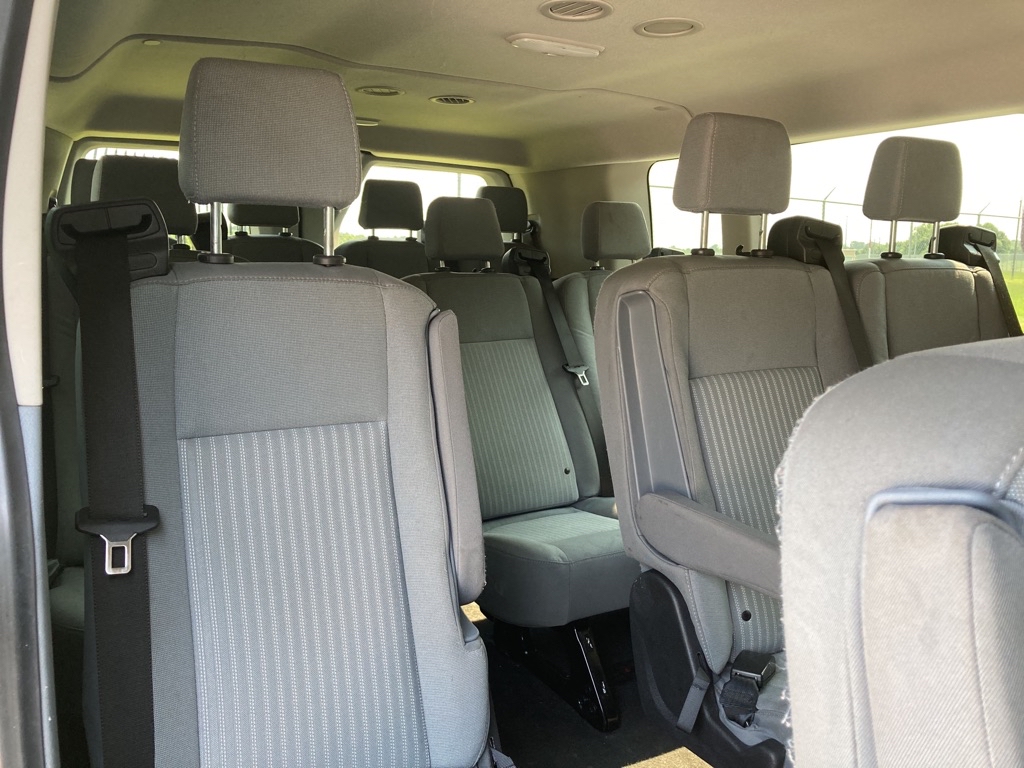 Photo 22 of this FORD TRANSIT