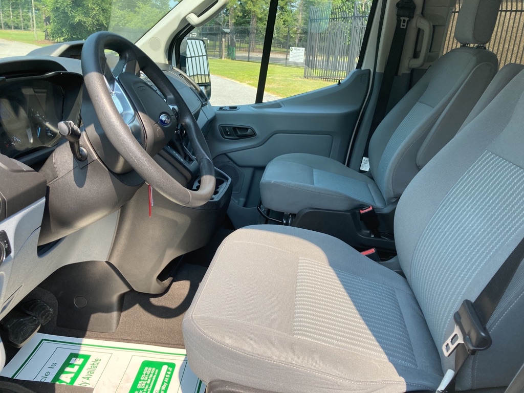 Photo 18 of this FORD TRANSIT