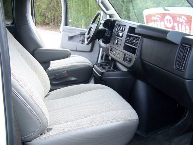 Photo 23 of this CHEVROLET EXPRESS G3500