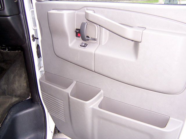 Photo 24 of this CHEVROLET EXPRESS G3500