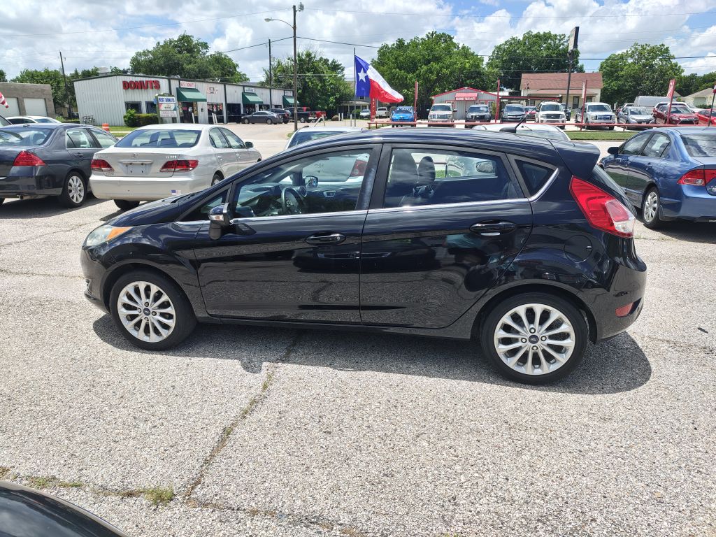 Photo 6 of this FORD FIESTA