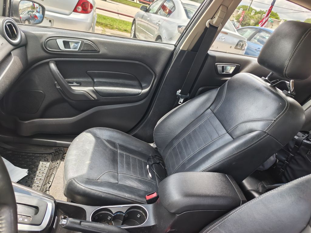 Photo 12 of this FORD FIESTA