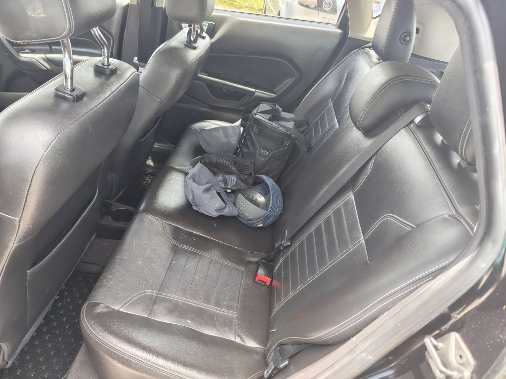 Photo 9 of this FORD FIESTA