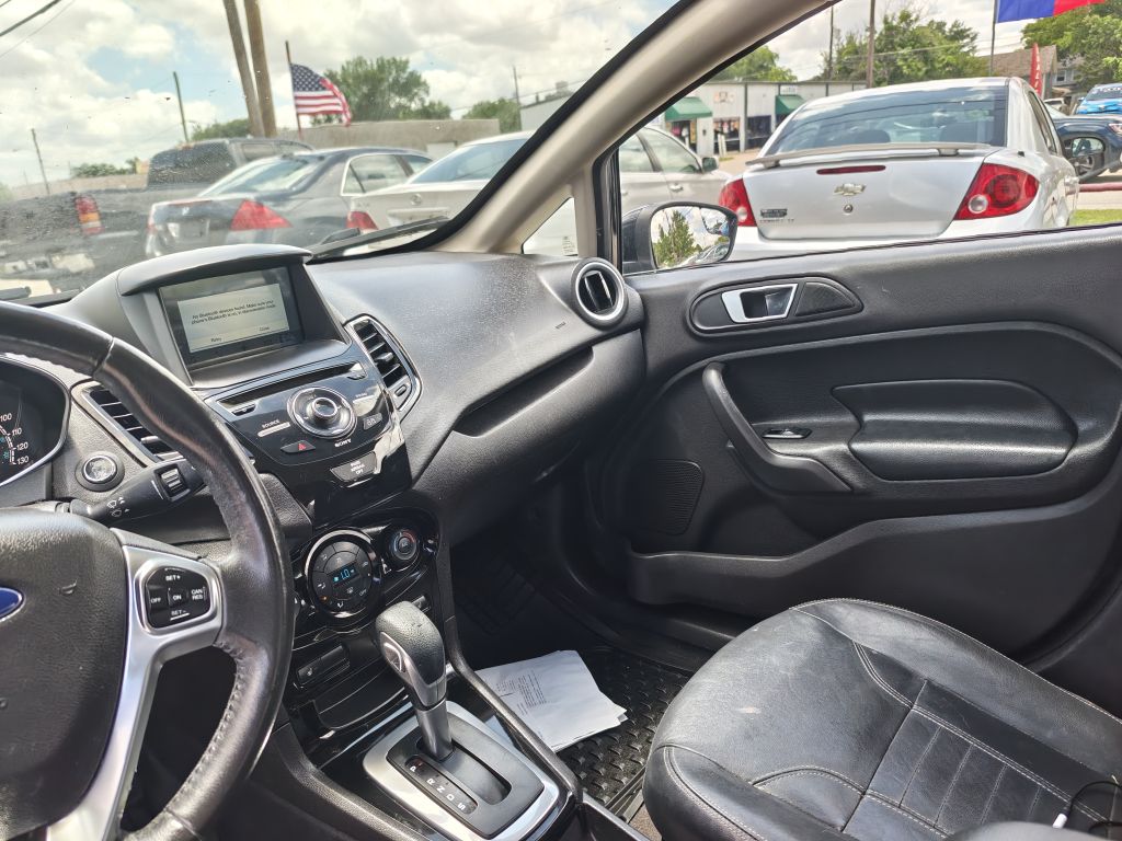 Photo 13 of this FORD FIESTA