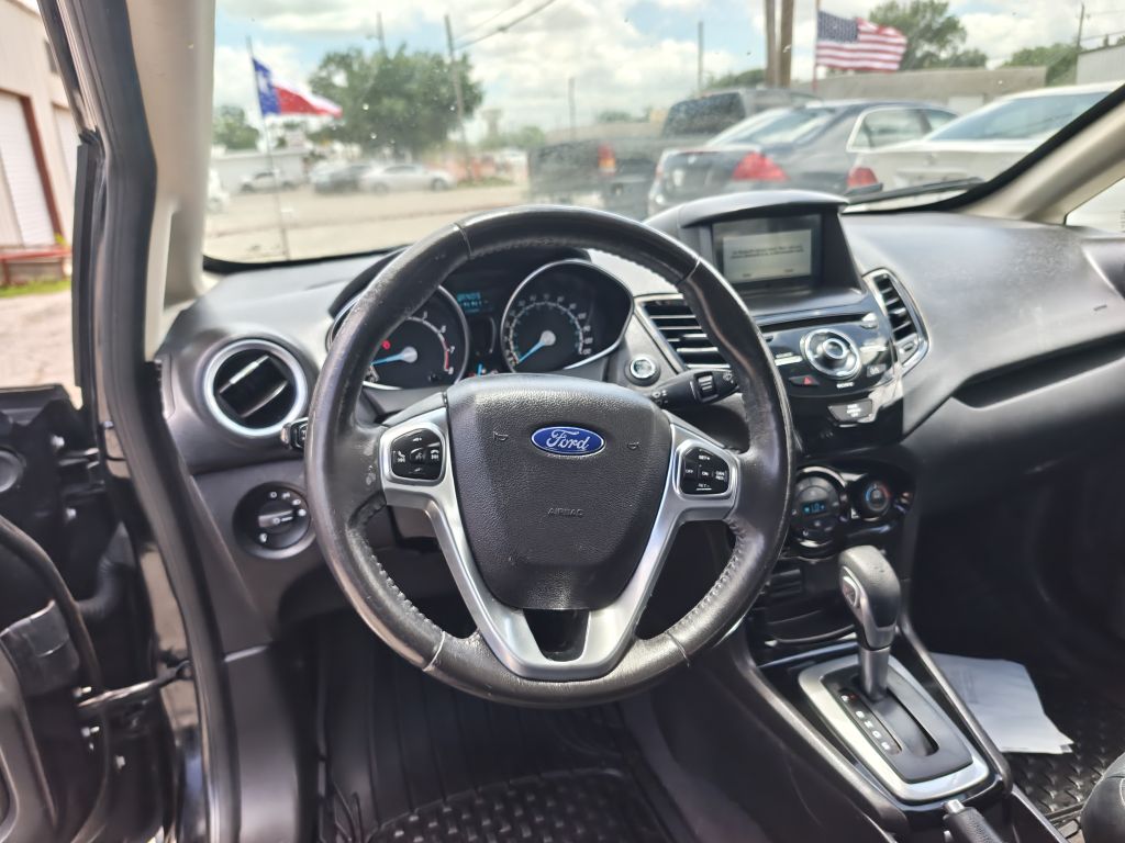 Photo 10 of this FORD FIESTA