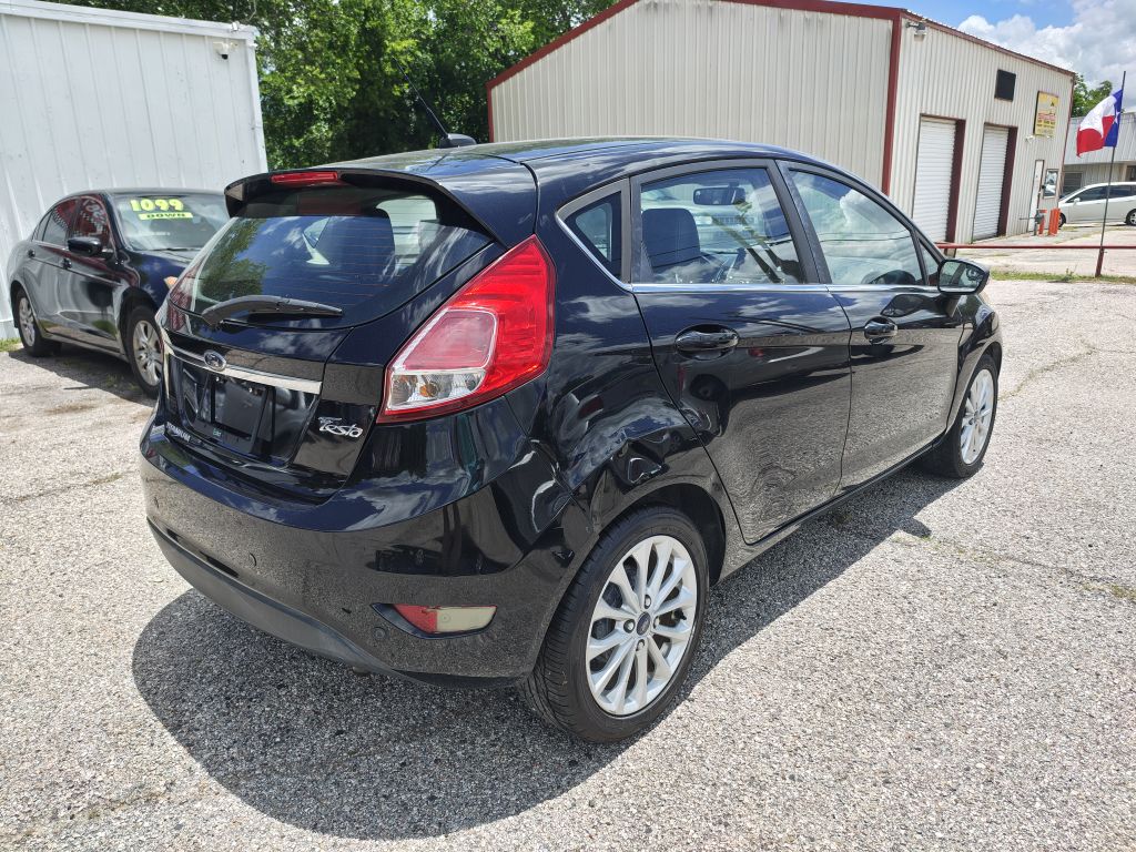 Photo 3 of this FORD FIESTA