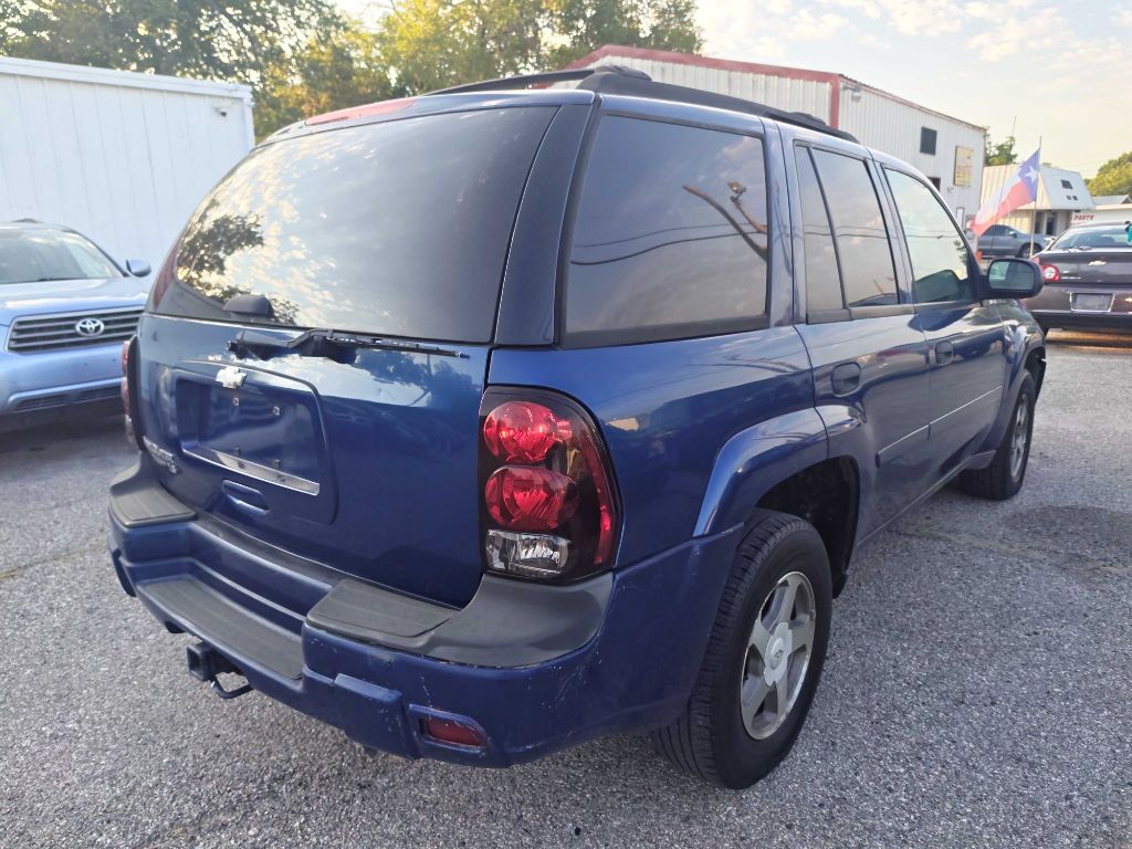 Photo 3 of this CHEVROLET TRAILBLAZER