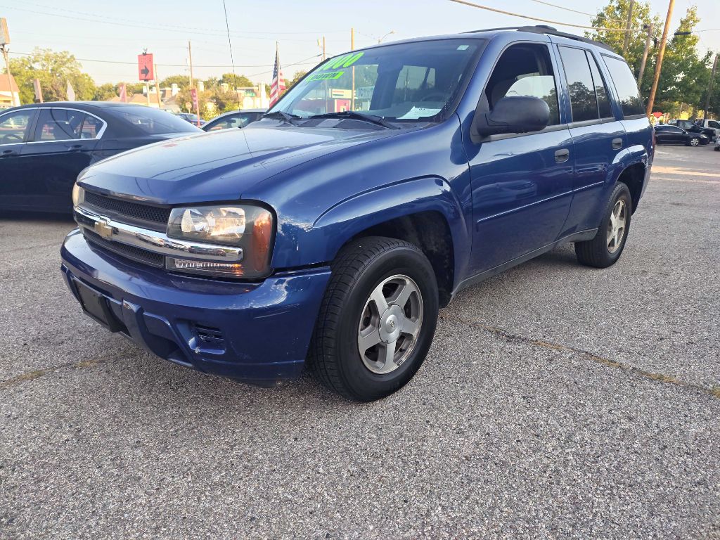 Photo 7 of this CHEVROLET TRAILBLAZER