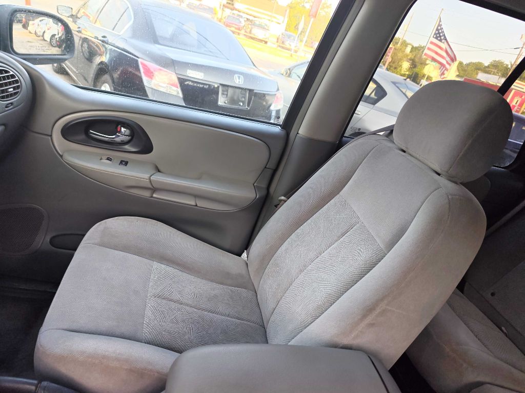 Photo 10 of this CHEVROLET TRAILBLAZER