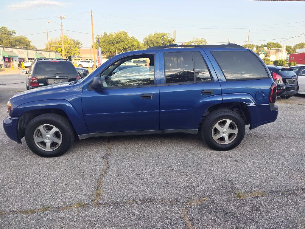 Photo 6 of this CHEVROLET TRAILBLAZER