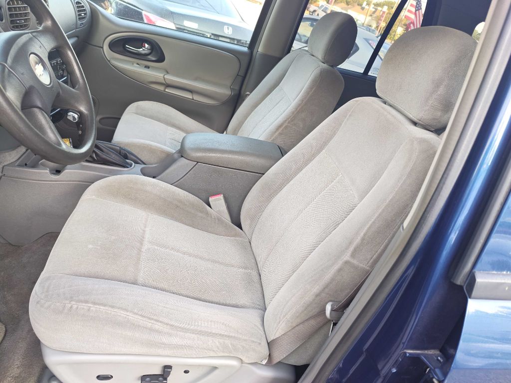 Photo 9 of this CHEVROLET TRAILBLAZER