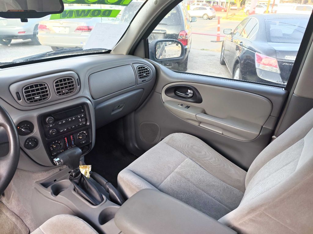 Photo 13 of this CHEVROLET TRAILBLAZER