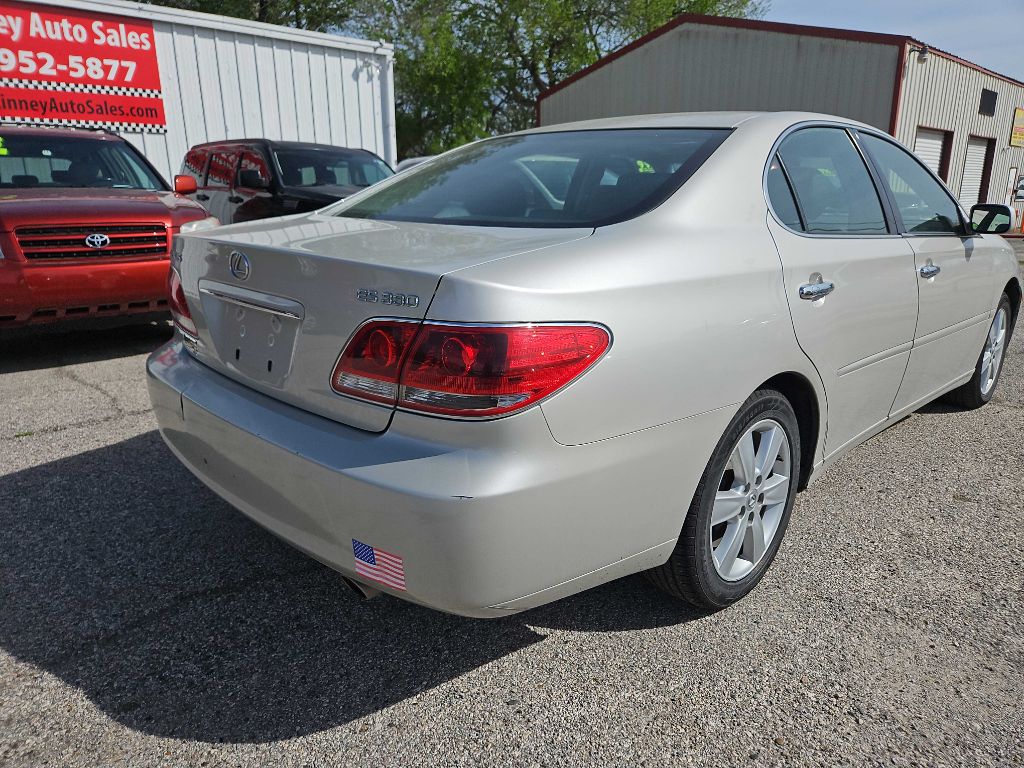 Photo 4 of this LEXUS ES 330