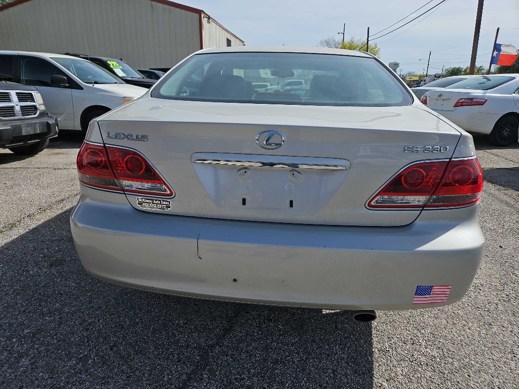 Photo 5 of this LEXUS ES 330