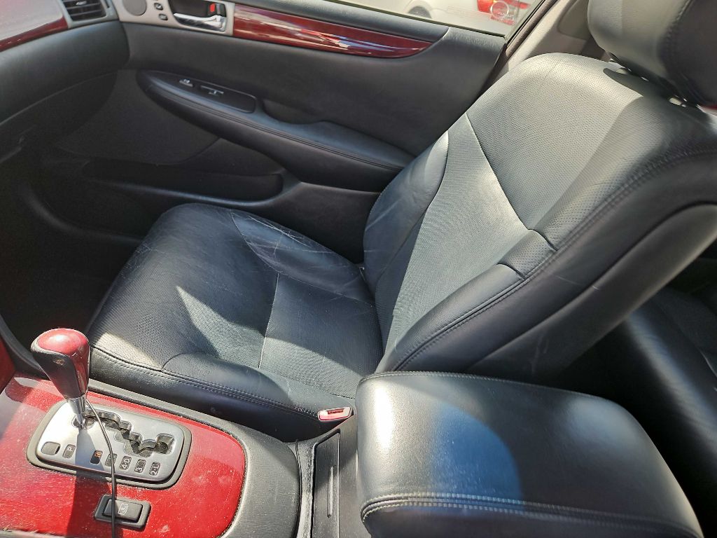 Photo 11 of this LEXUS ES 330