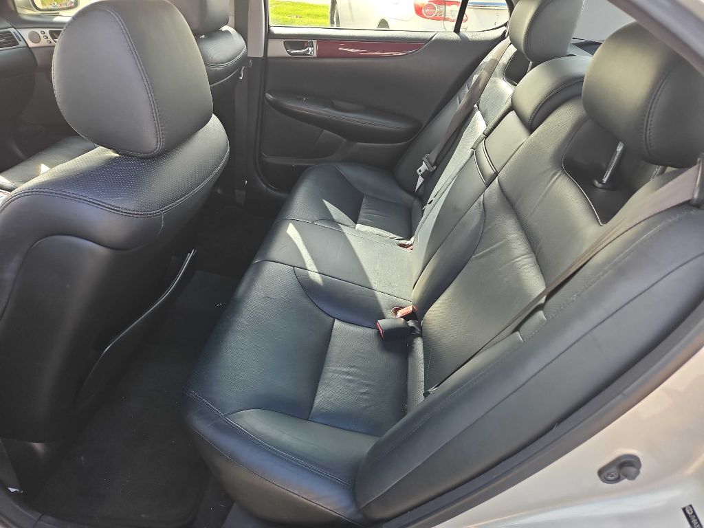 Photo 12 of this LEXUS ES 330