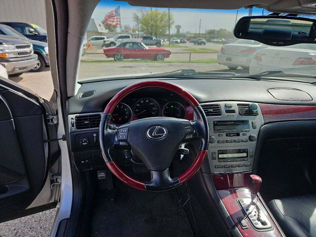 Photo 13 of this LEXUS ES 330