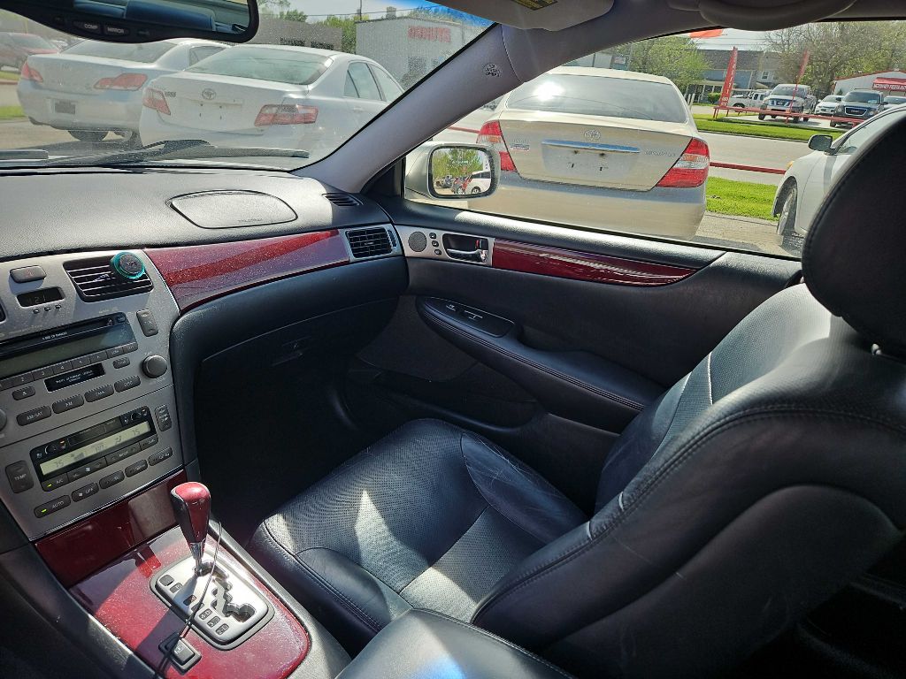 Photo 15 of this LEXUS ES 330
