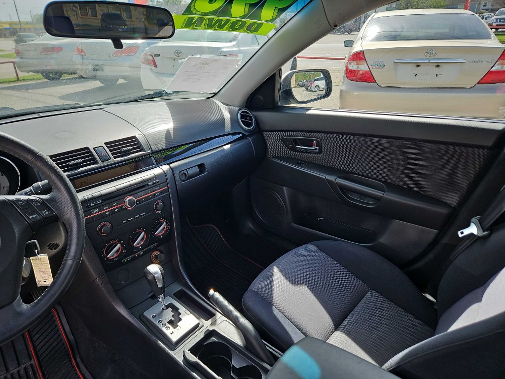 Photo 13 of this MAZDA 3