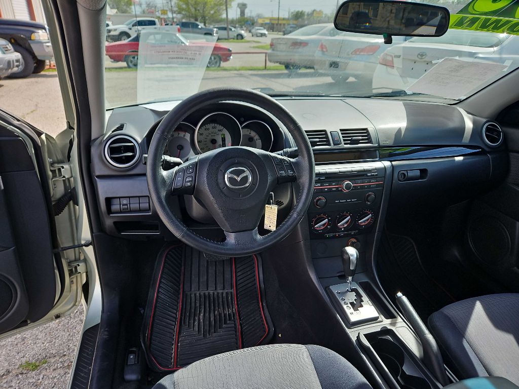 Photo 12 of this MAZDA 3