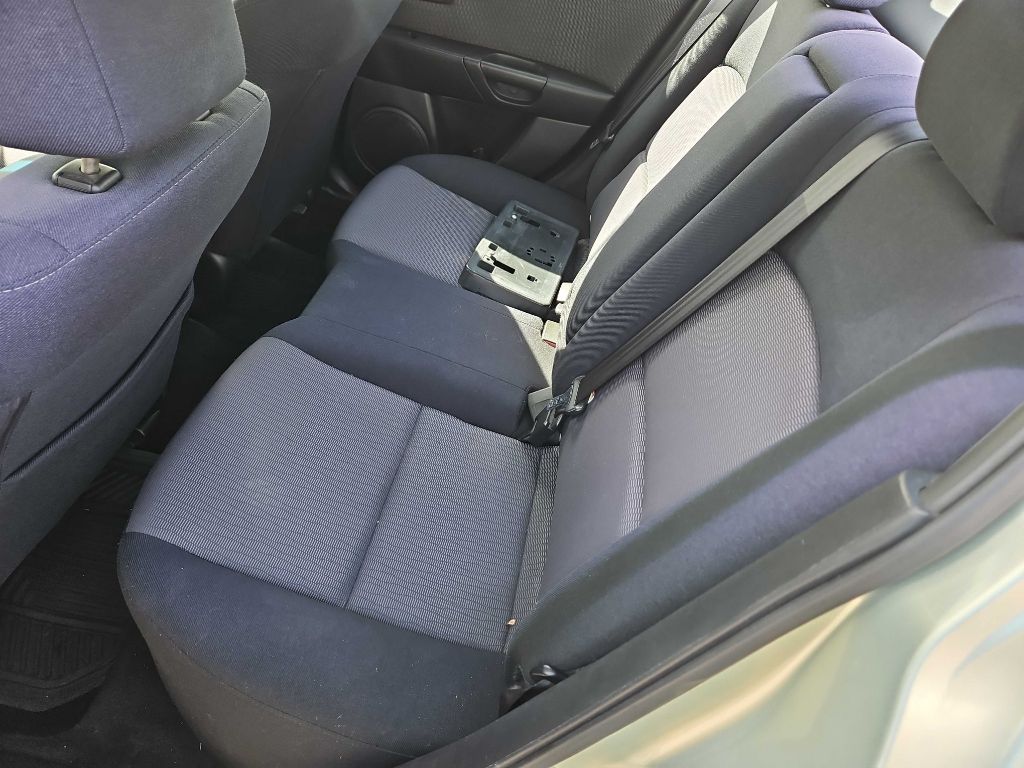 Photo 11 of this MAZDA 3