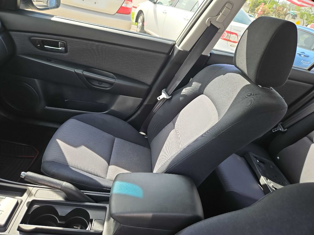 Photo 10 of this MAZDA 3