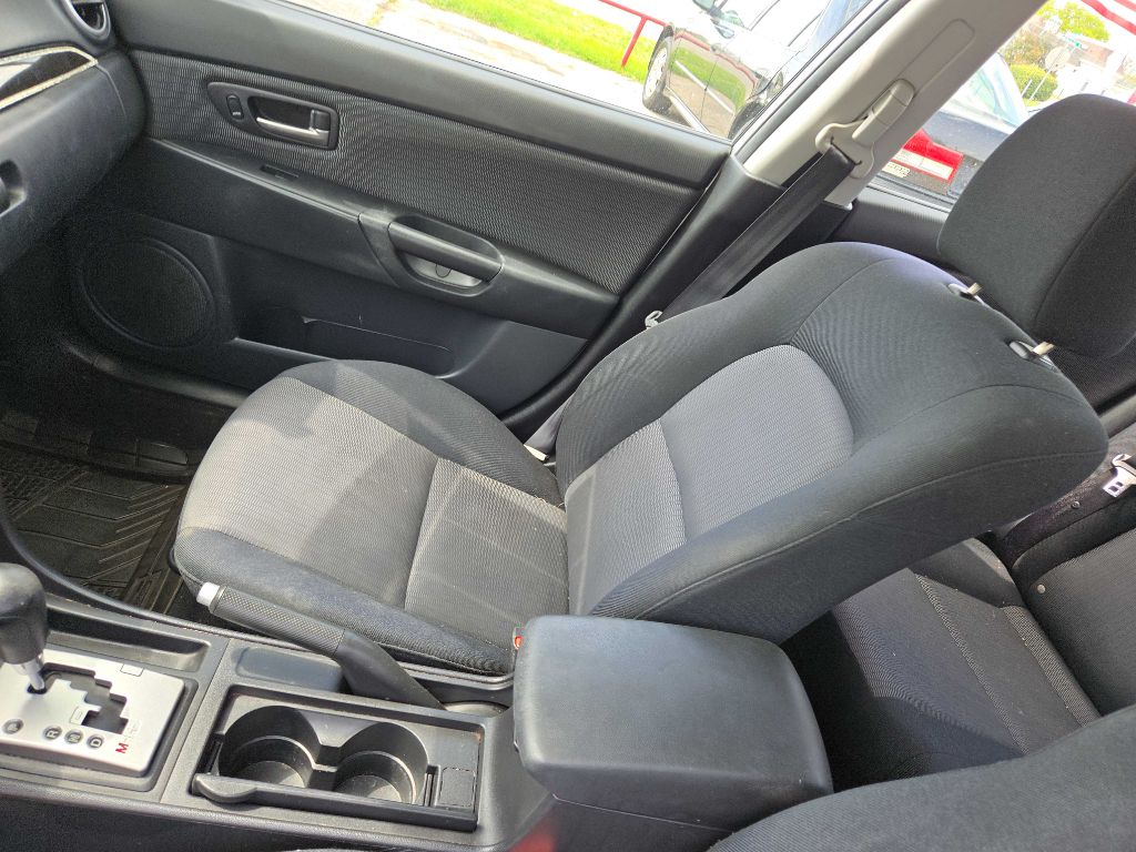 Photo 19 of this MAZDA 3