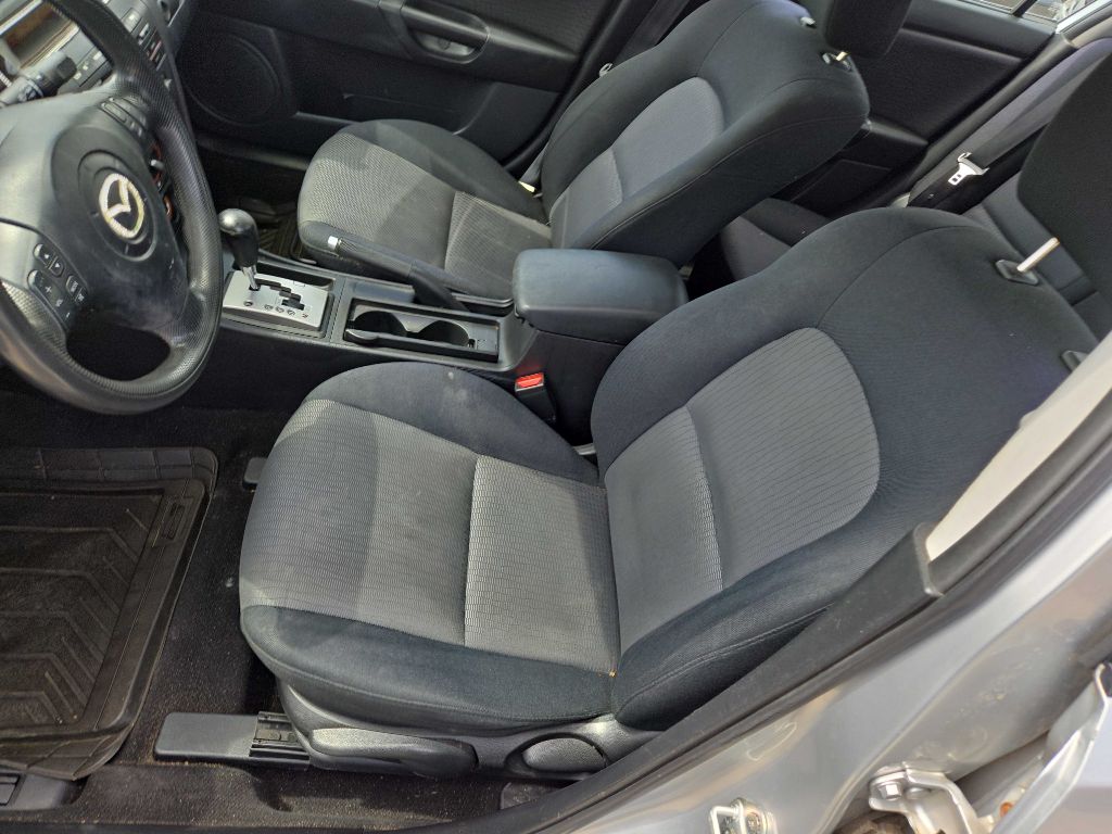 Photo 9 of this MAZDA 3