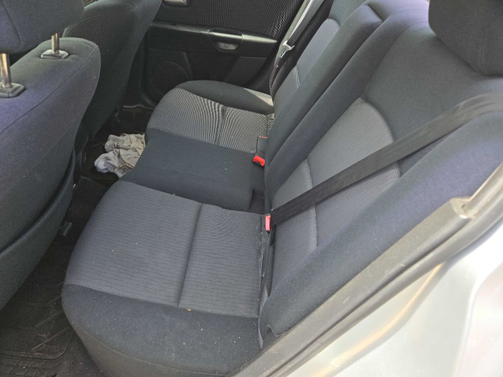 Photo 11 of this MAZDA 3