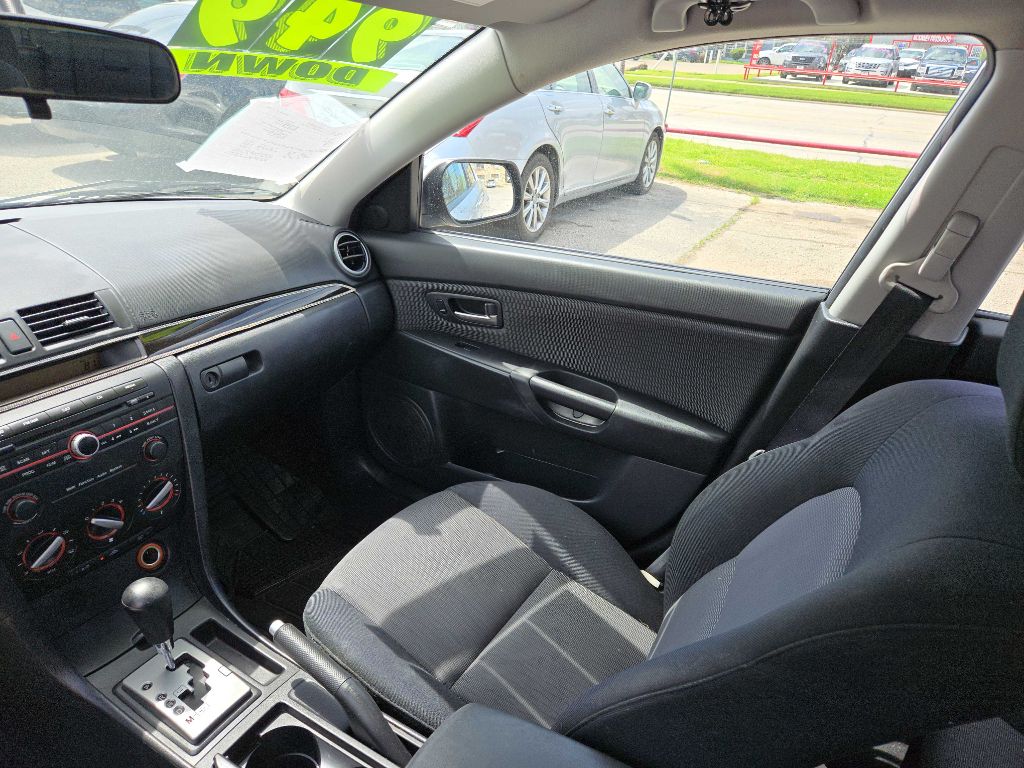 Photo 13 of this MAZDA 3