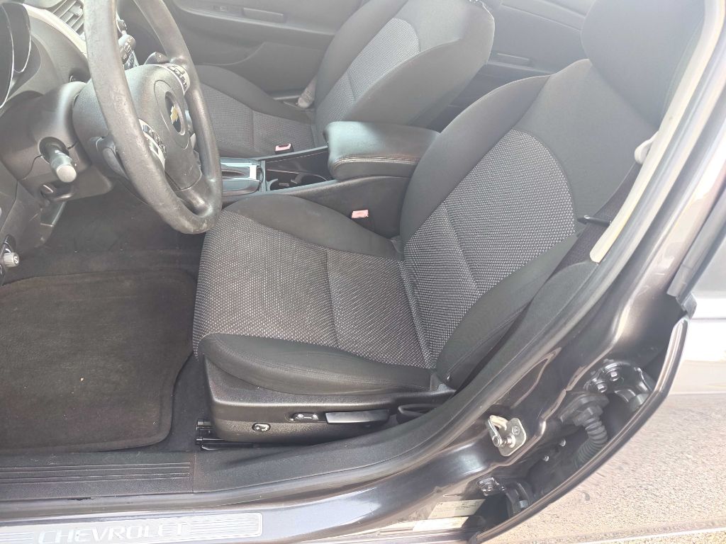 Photo 9 of this CHEVROLET MALIBU