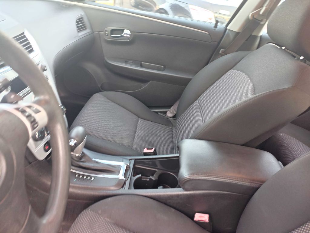 Photo 10 of this CHEVROLET MALIBU