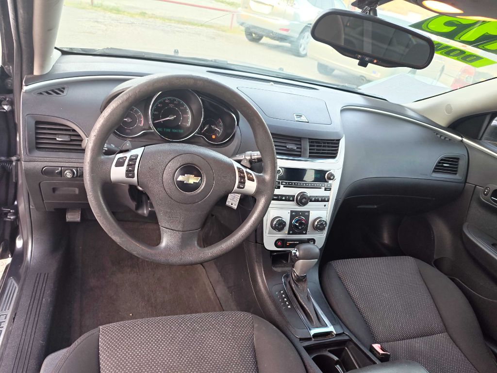 Photo 13 of this CHEVROLET MALIBU