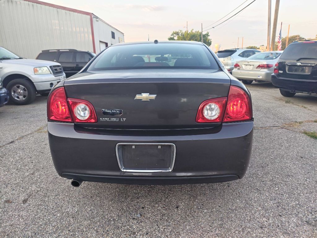 Photo 4 of this CHEVROLET MALIBU