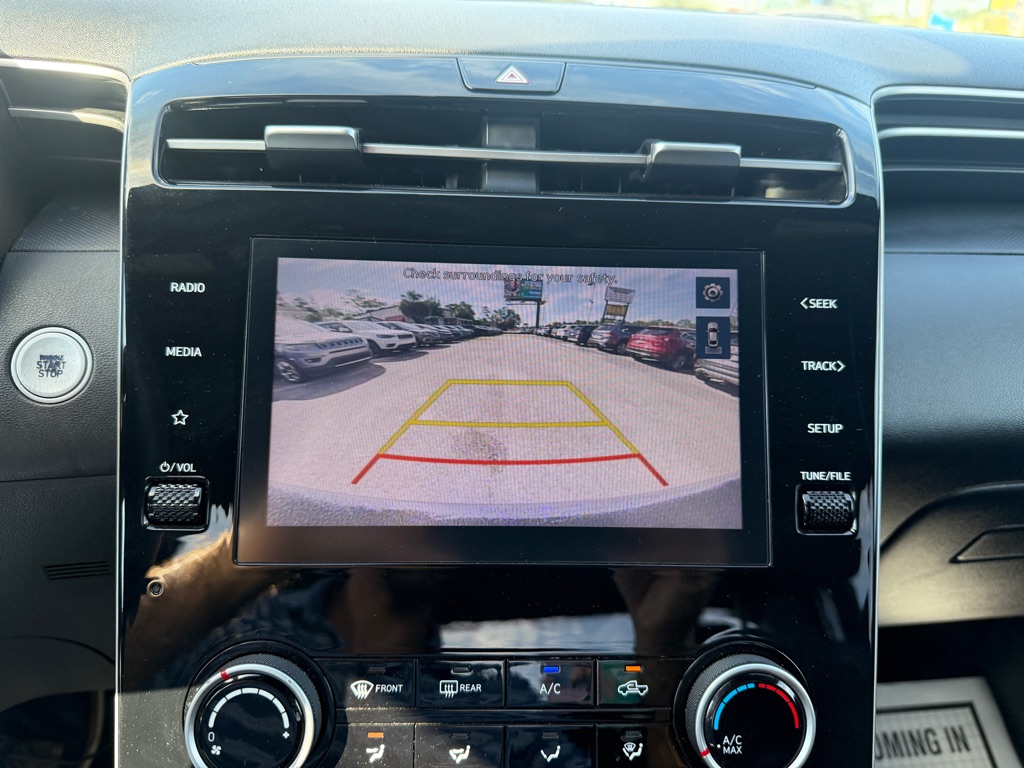Photo 17 of this HYUNDAI SANTA CRUZ