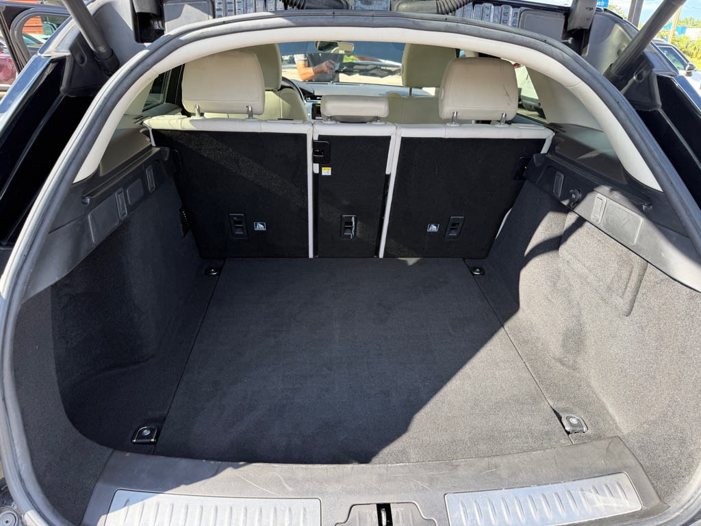 Photo 19 of this LAND ROVER RANGE ROVER VEL
