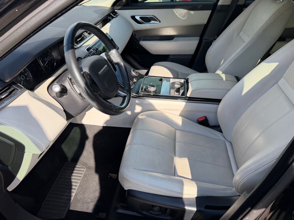Photo 9 of this LAND ROVER RANGE ROVER VEL