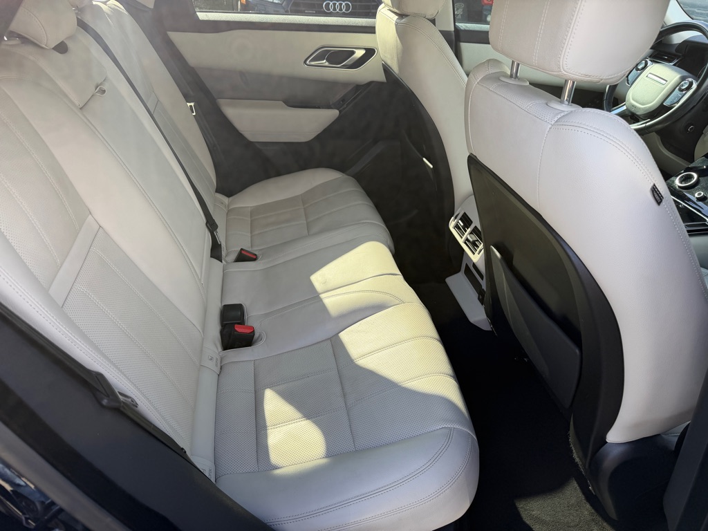 Photo 11 of this LAND ROVER RANGE ROVER VEL