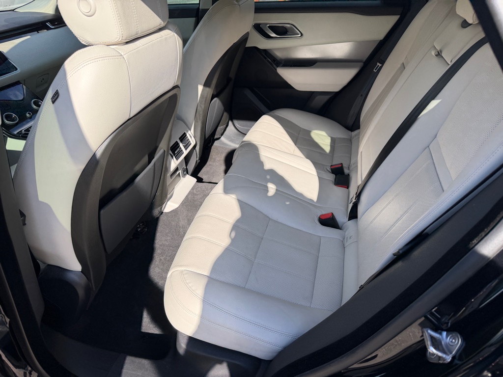 Photo 12 of this LAND ROVER RANGE ROVER VEL