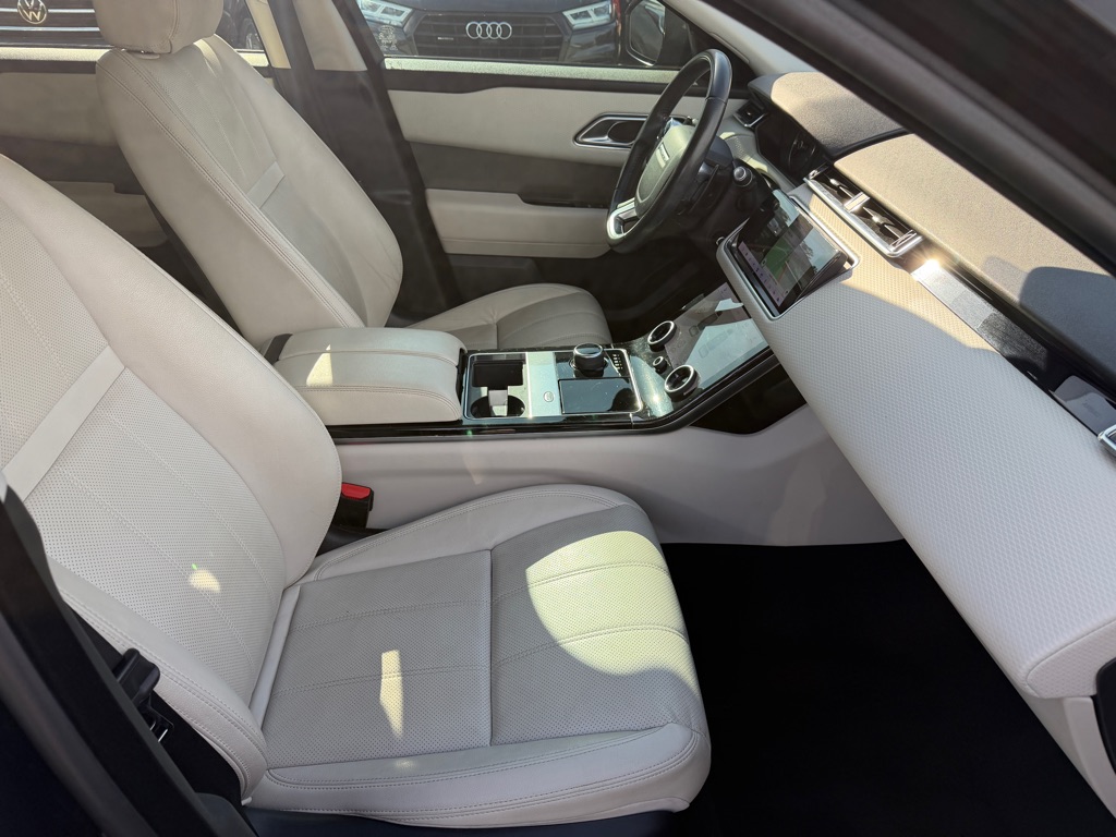 Photo 10 of this LAND ROVER RANGE ROVER VEL