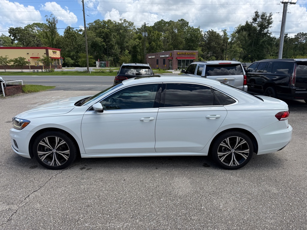 Photo 8 of this VOLKSWAGEN PASSAT